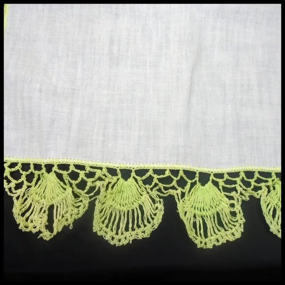 40s Vintage Linen Handkerchief Tatted Linen Hankie with Seashell Tatting Hanky - Picture 5 of 14